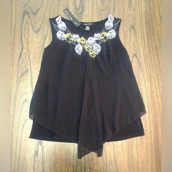 Adele & May Tops - NWT - Adele & May Sleeveless Blouse Sheer Front Opening Size XL